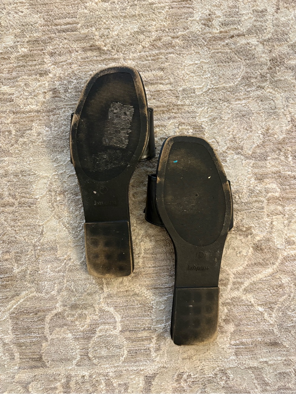 BLACK & GOLD SANDALS ⭐️ - Picture 5 of 5